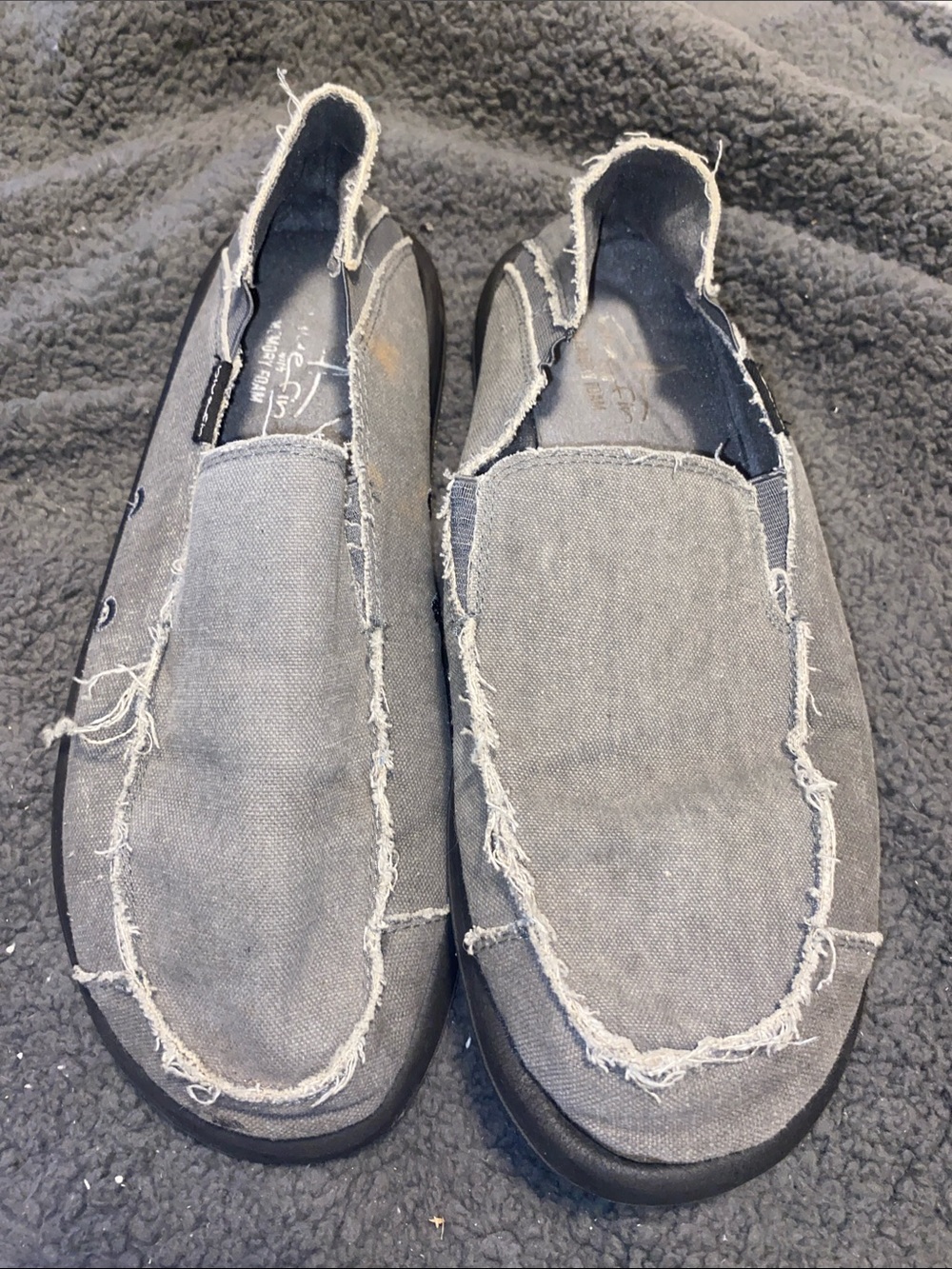 Bluefin Baja Casual Gray Frayed Canvas Slip-On Loafers